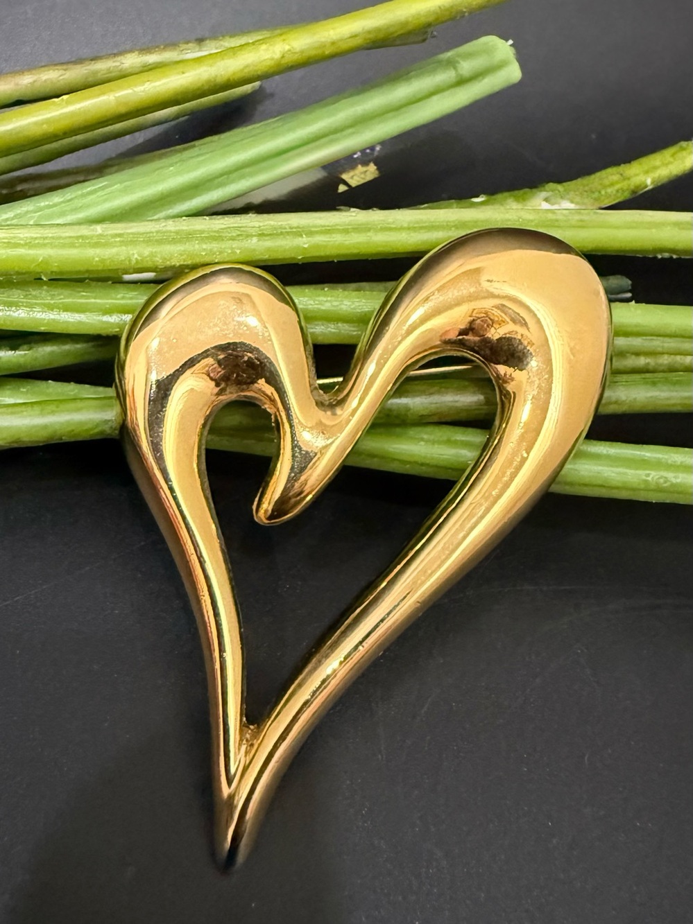 Vintage Unsigned MCM Gold-tone Large Open Heart Brooch